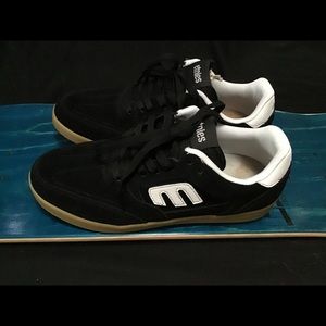 Etnies veer shoes black/white size8 brand new